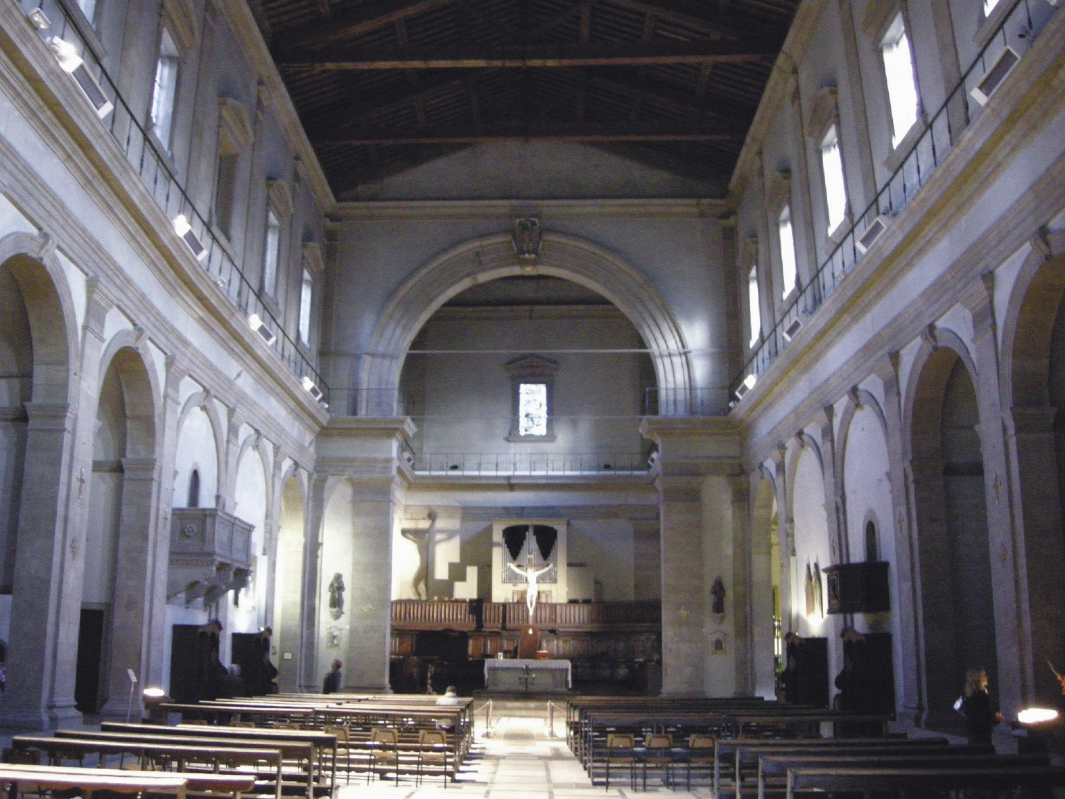 c2-San_salvatore_al_monte_interior.JPG